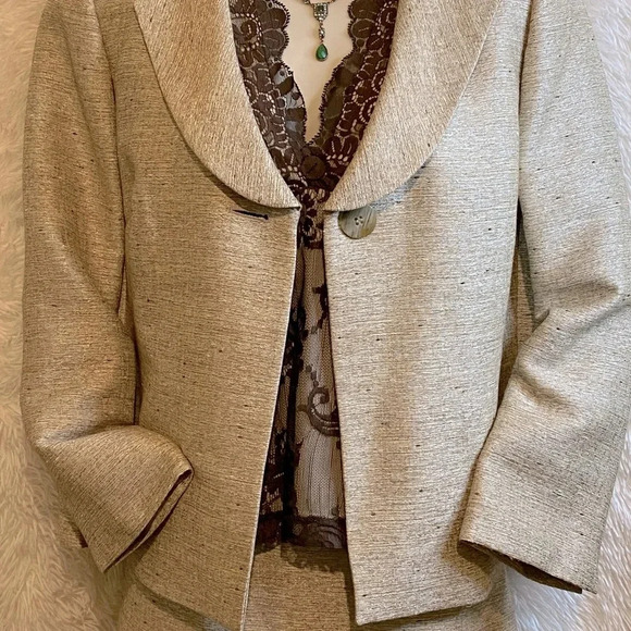 NWT Kasper Light Brown/ beige Three pieces Skirt Suit. Size 10 PETITE. - Picture 4 of 16